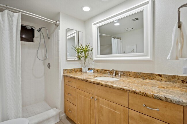 Building Photo - 40985 La Costa Cir W