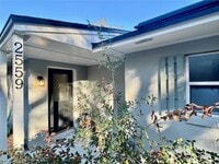 Building Photo - 2559 W Lake Dr