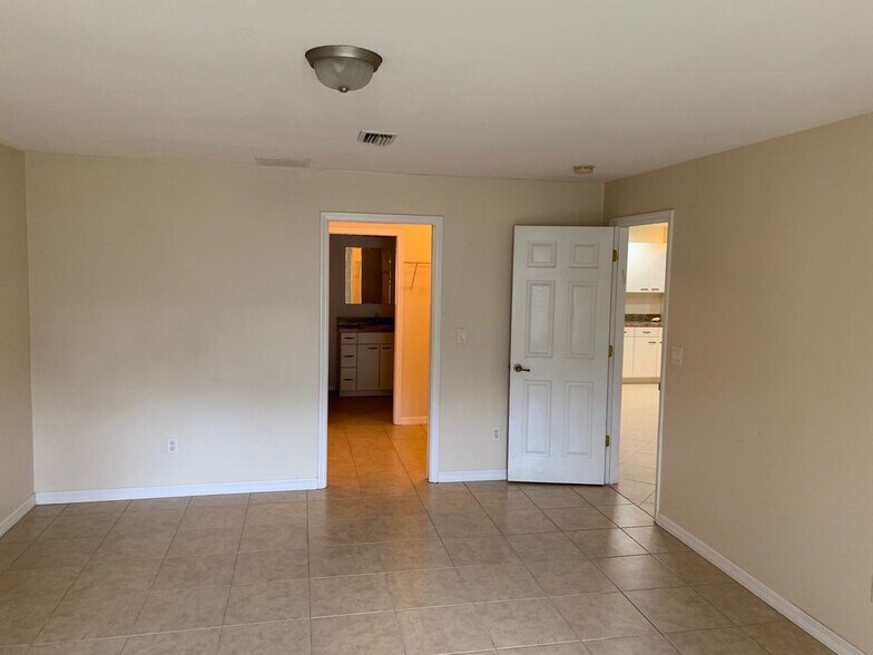 Building Photo - 36 Bunker View Dr