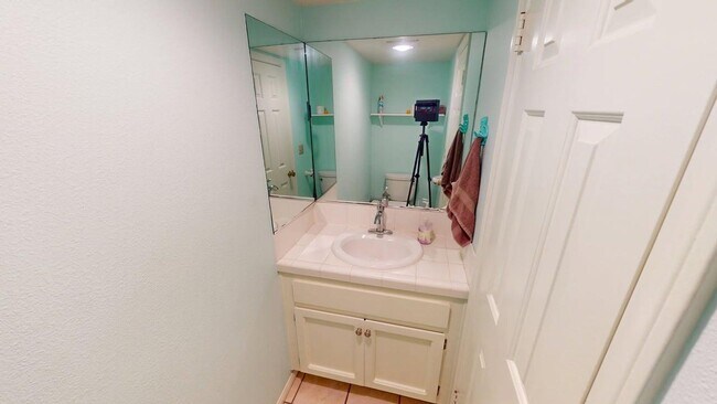Building Photo - Spacious 4 Bedroom 3.5 Bathroom Coronado H...