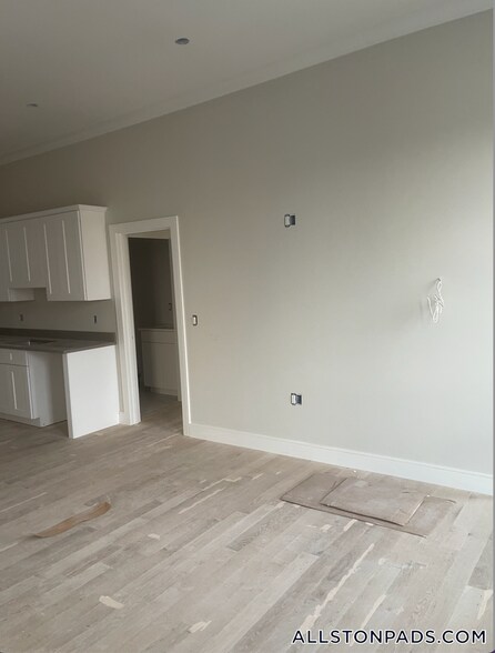 Building Photo - 16-18 Highgate St.