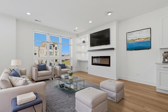 Building Photo - 4841 S Prairie Ave