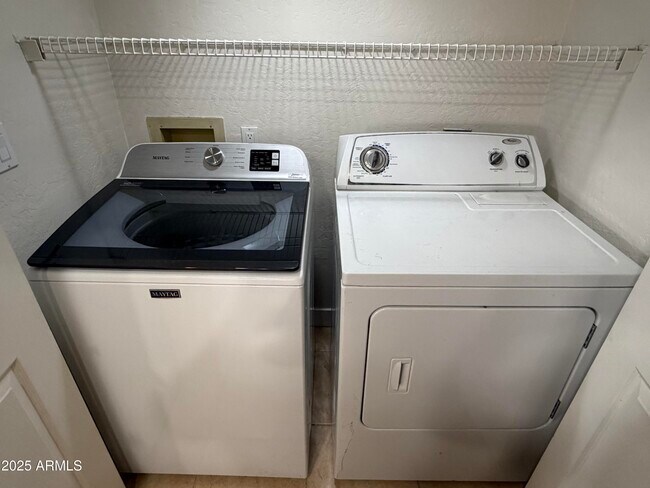 Building Photo - 4434 E Annette Dr