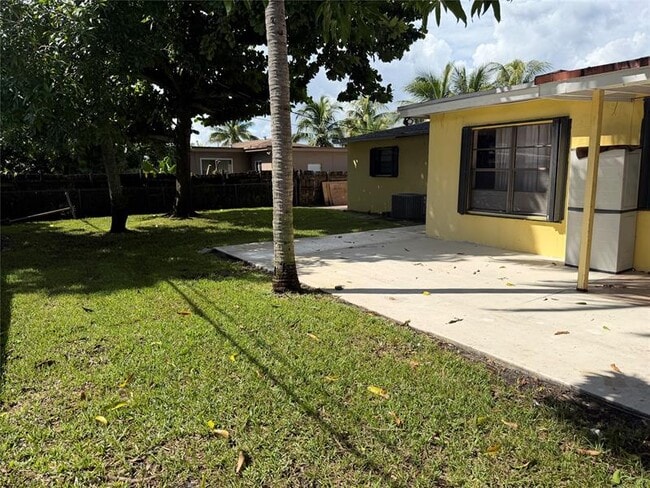 Building Photo - 2221 SW 67th Ave