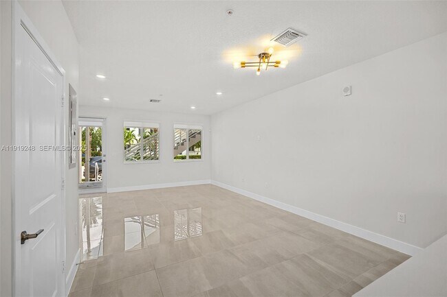 Building Photo - 10270 NW 66th St