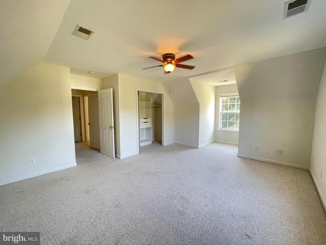 Building Photo - 10197 Madison Dr