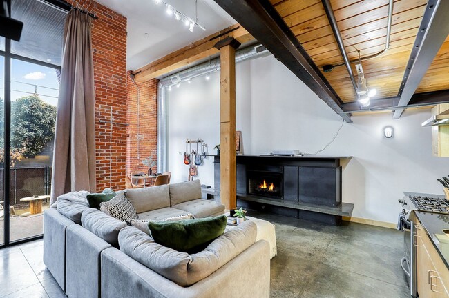Building Photo - PENDING APPLICATION- Cozy Loft in Downtown...