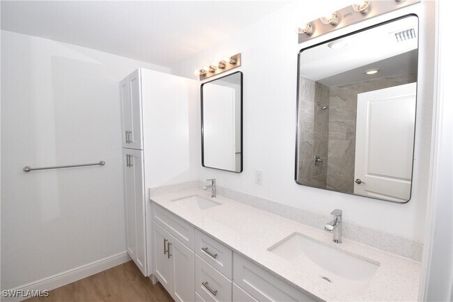 Building Photo - 4553 Midland St