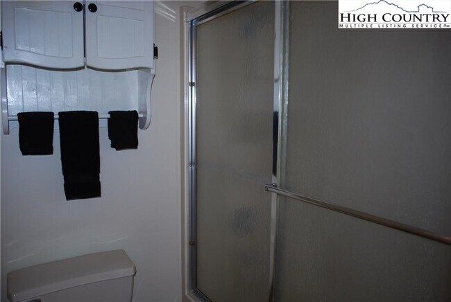 Building Photo - 421 E Landing Dr