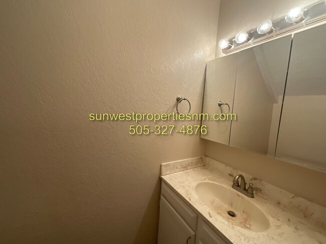 Building Photo - 3 bedroom, 2.5 Bath Condo for Rent