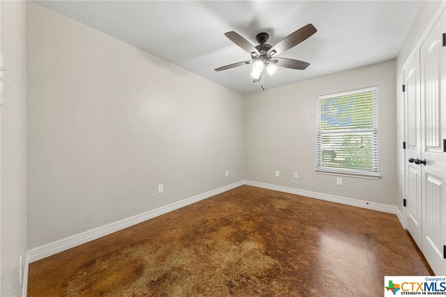 Building Photo - 2807 Terrace Dr