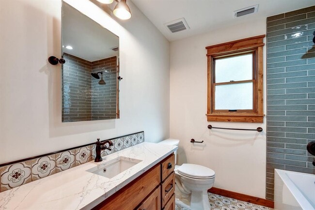 Building Photo - 108 Hub Dr