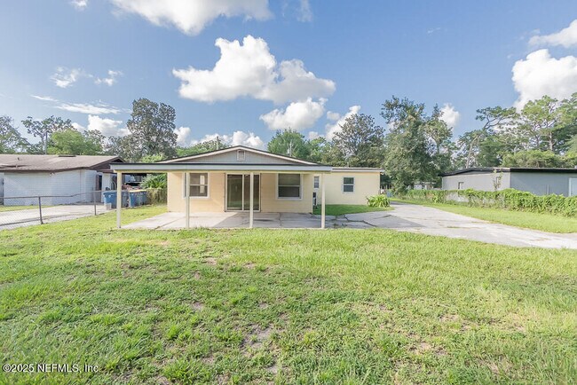 Building Photo - 1714 Loyola Dr N