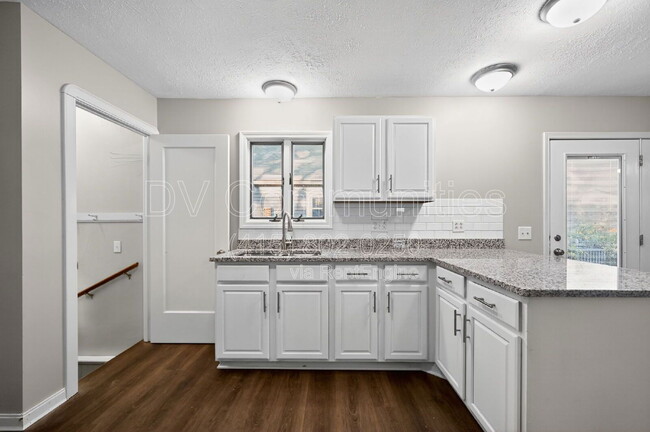 Building Photo - 126 Erie St