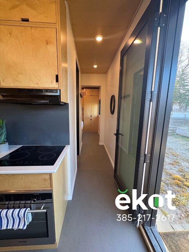 Building Photo - Stowell-SLC-Emery Manor