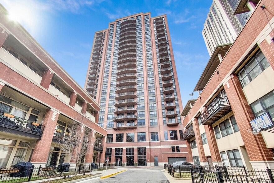 Building Photo - 330 N Jefferson St