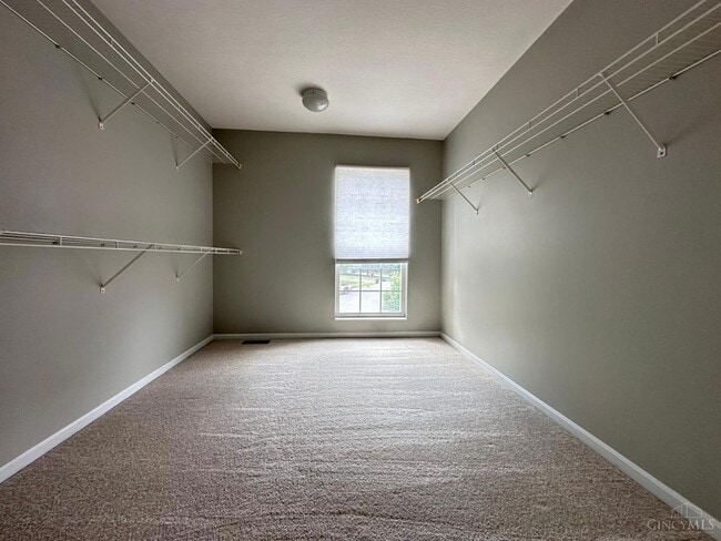 Building Photo - 5575 Glen Oak