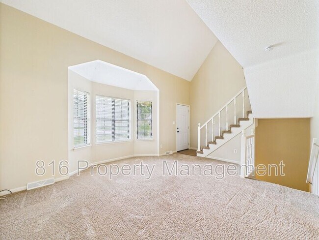 Building Photo - 164-168 SW Robin Rd