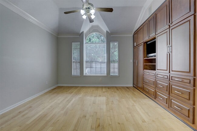 Building Photo - 14019 Lake Trail Dr