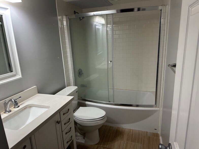 Building Photo - 9064 W Swan Cir