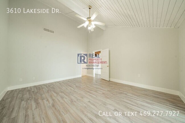 Building Photo - 3610 Lakeside Dr