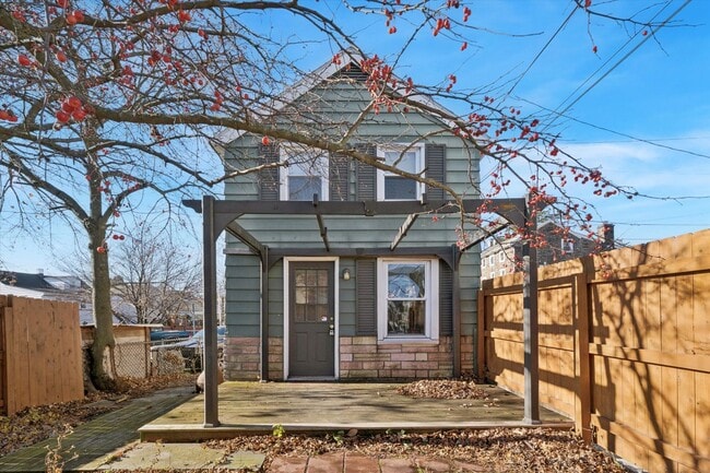 Building Photo - Charming 2-Bedroom Single-Family Home with off Street Parking