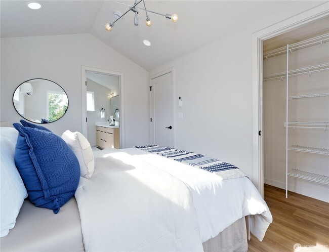 Building Photo - 6918 Flora Ave S