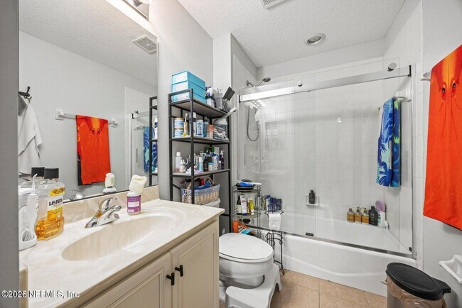 Building Photo - 552 Saddlestone Dr