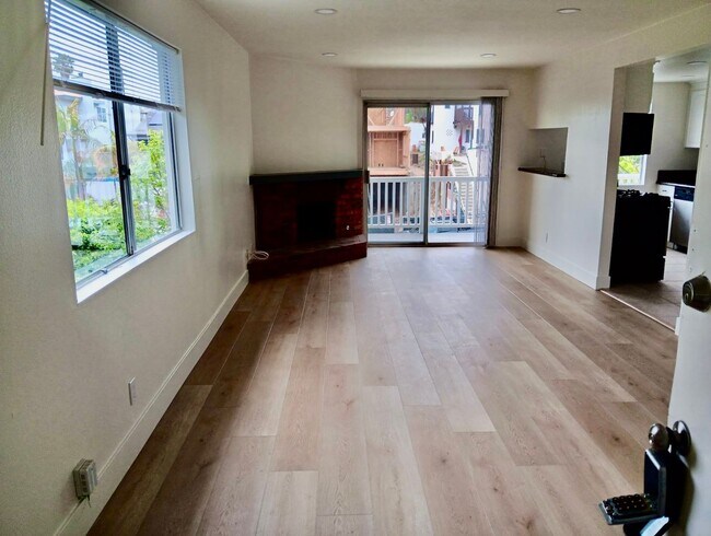Building Photo - 2 bed 2 bath ocean view Stand alone bungal...