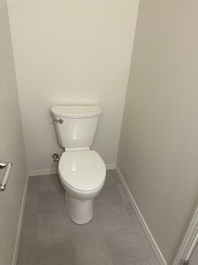 Building Photo - MIDTOWN Almost New House, 3 Bdrms, 2.5 Bat...