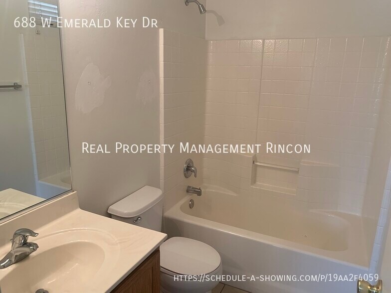 Building Photo - 688 W Emerald Key Dr