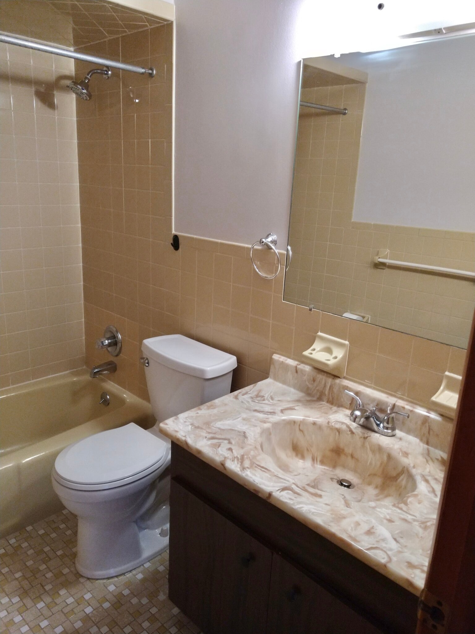 Full Bath - 3 Franklin Ave