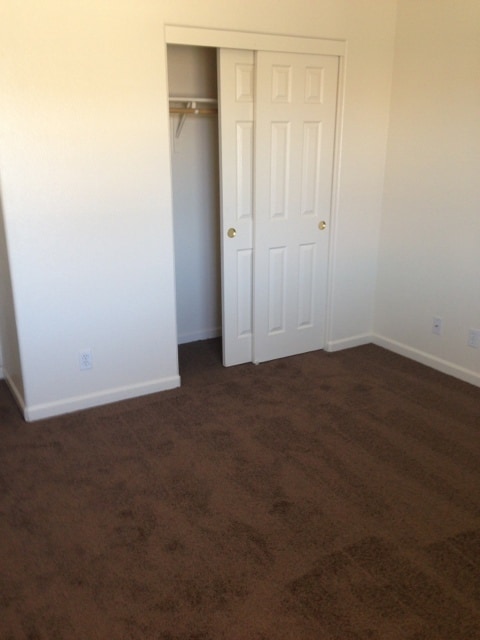 Building Photo - Los Banos, Large 2 story 5 bedroom 3 full ...