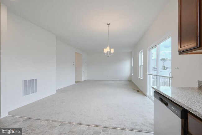 Building Photo - 55 Madison Dr