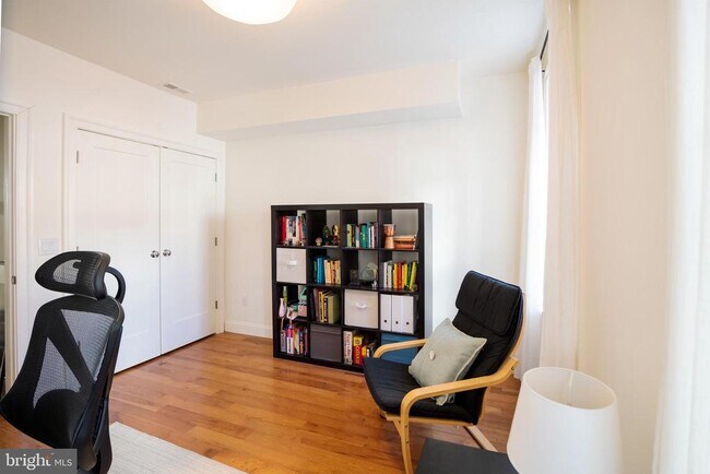 Building Photo - 2246 Sears St