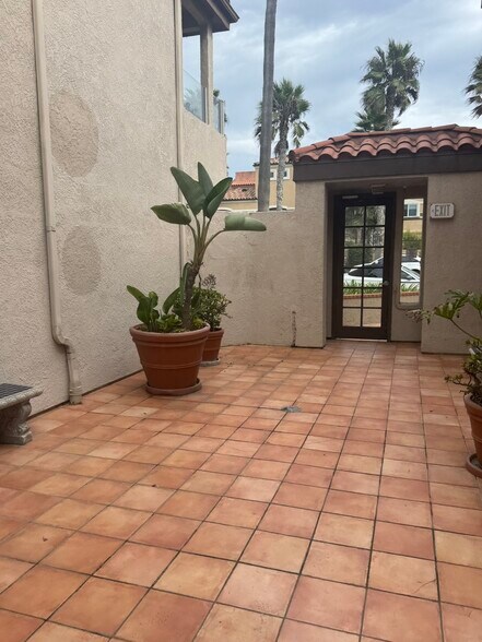 Entry of building inside gated security door - 1400 Pacific Coast Hwy