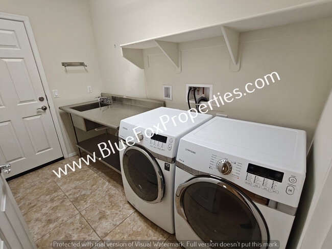 Building Photo - 11007 E White Sage Dr