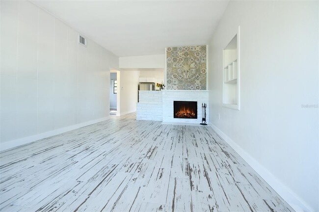 Building Photo - 336 Bunker Pl