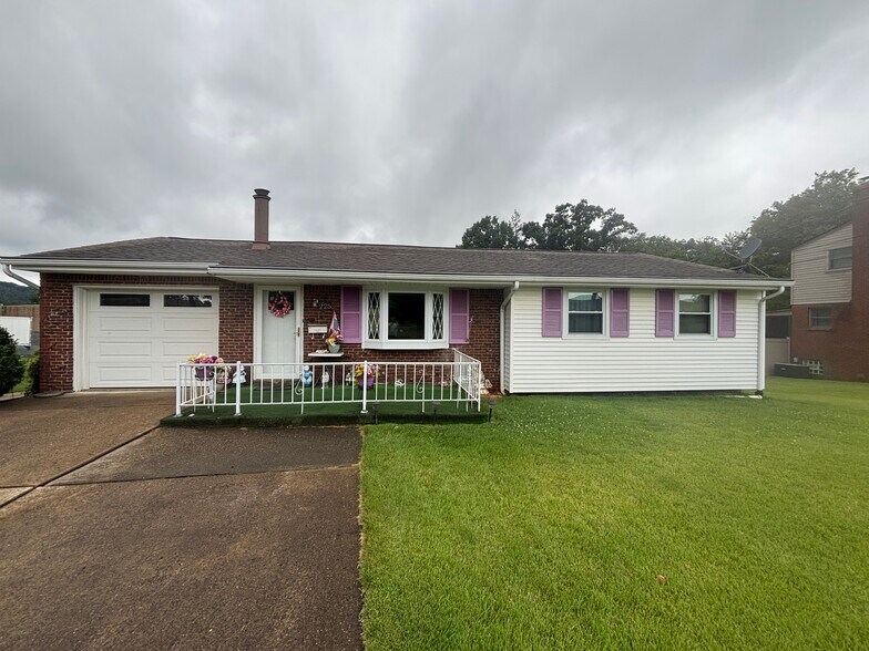 Building Photo - 225 Fairhaven Dr