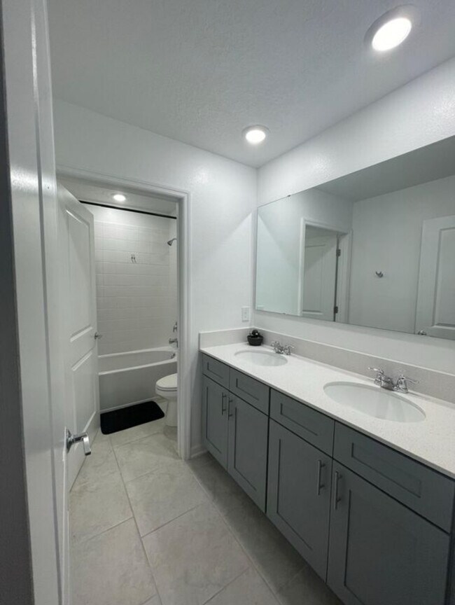 Building Photo - 1038 Berry Ln