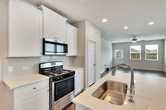 Building Photo - 12121 Cimaizon Dr
