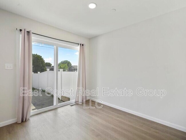 Building Photo - 105 Natural Way