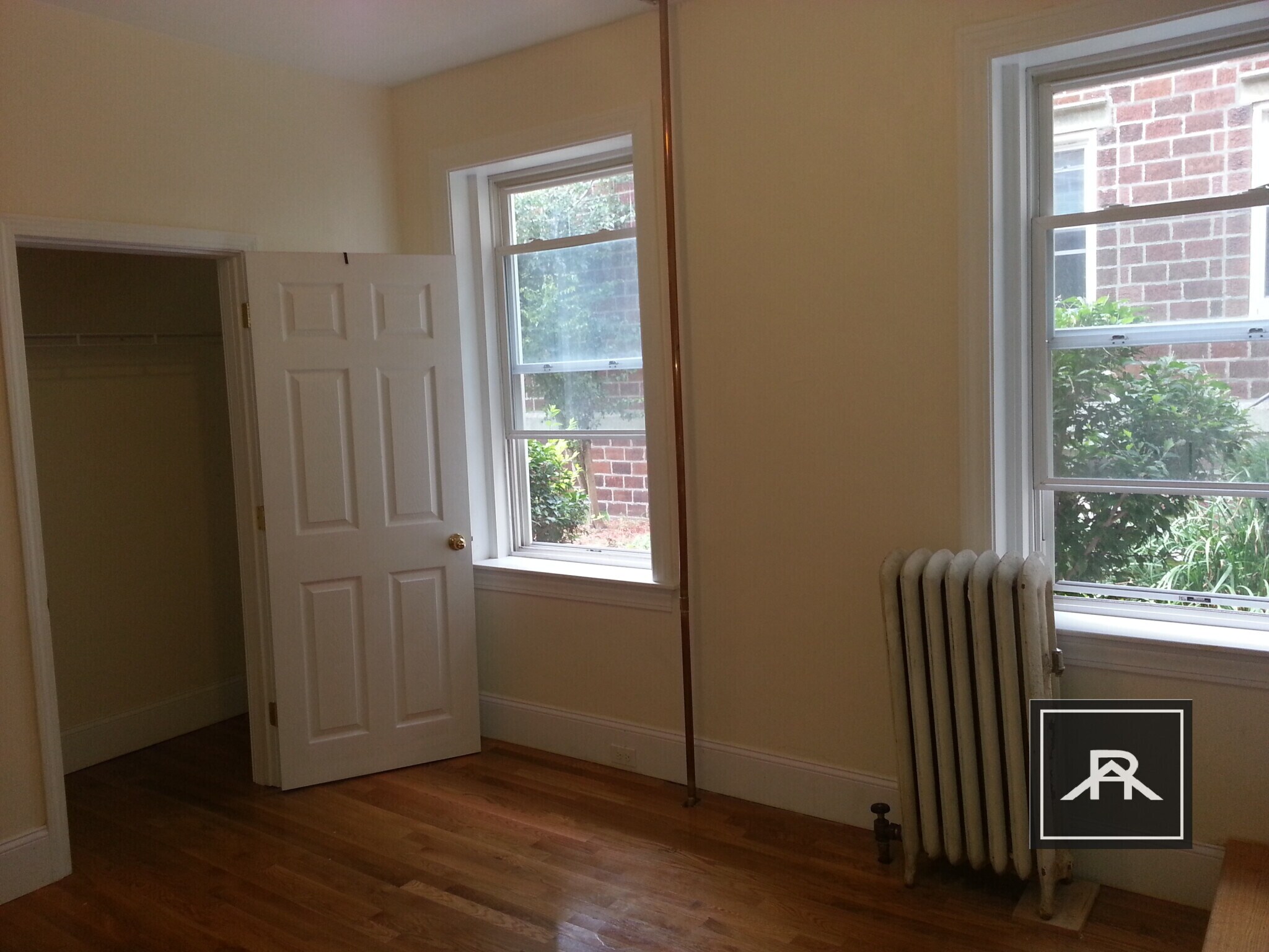 Building Photo - 66 Egmont St