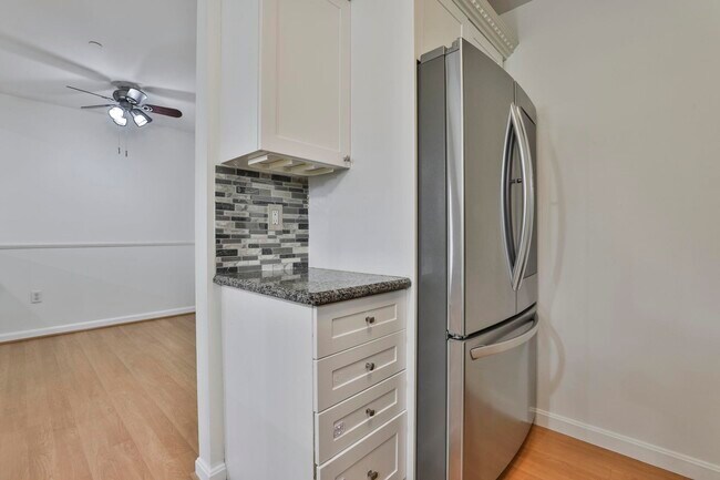 Building Photo - 92 Barrington Ave