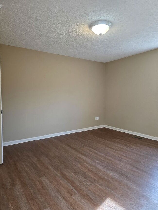 Building Photo - 1609 Bourland Ln