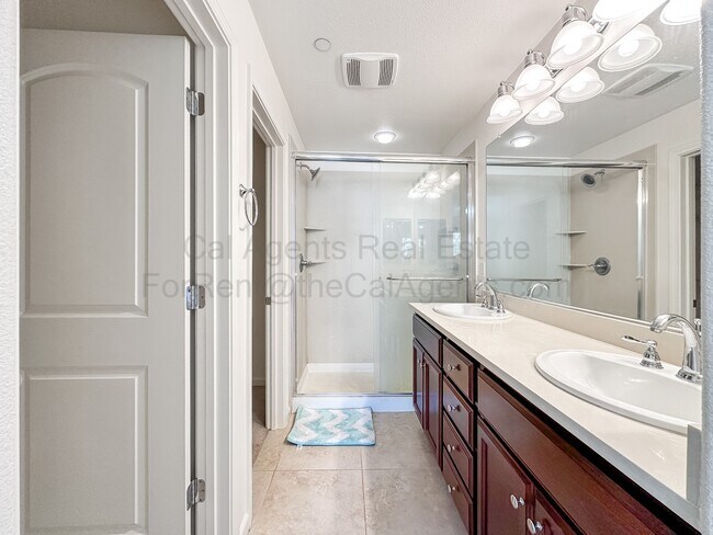 Building Photo - 110 Heligan Ln