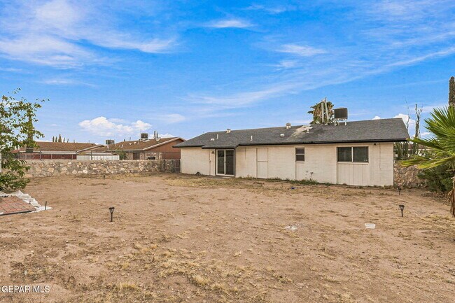 Building Photo - 11524 Meadowbrook Dr