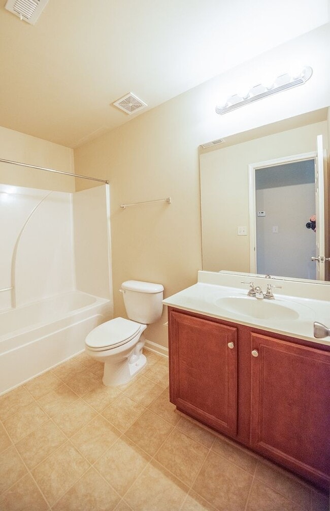 Building Photo - Beautiful home available today!