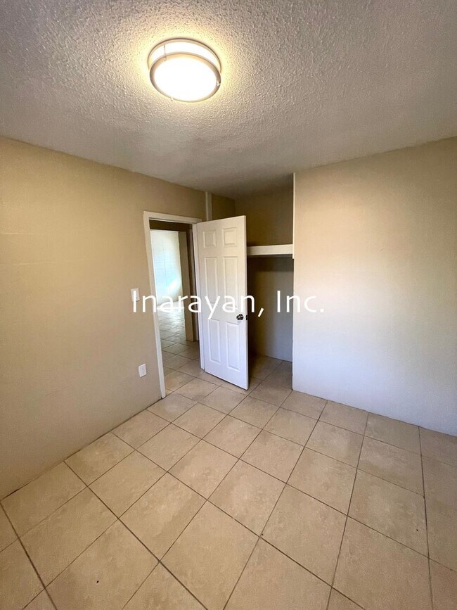 Building Photo - 1011-1013 Dewitt Drive