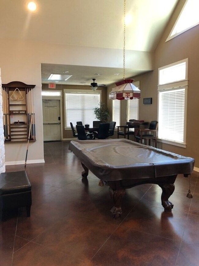 Building Photo - 1204 River Ridge